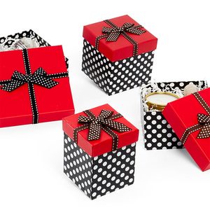 Boîte en carton carrée rouge à pois, épaisseur 2 mm, matériaux recyclés, pelliculage UV brillant pour emballage cadeau - Product Image 1