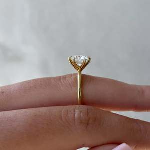 Anillo de Compromiso con Diamante Cultivado en Laboratorio, Corte Redondo, 6 Puntas, Certificado por IGI, Categoría de Productos de Anillos de Diamantes - Product Image 3