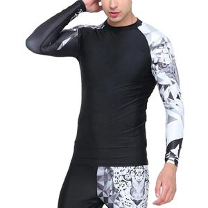 Vente en gros de rashguards pour hommes en polyester 100% sublimé, manches longues, rashguard pour hommes, logo personnalisé avec design OEM - Product Image 1