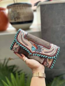 Pochette en cuir de fourrure de vachette turquoise élégante étui de téléphone à sculpture usinée à la main portefeuilles multi-usages à la mode pour les femmes pour l'été - Product Image 6