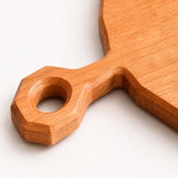 Planche de service ovale en bois de cerisier en gros avec poignée et trou de suspension, planche à découper en bois, planche à charcuterie, logo personnalisé OEM