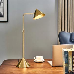 Lampe de table en laiton haut de gamme avec base lourde, lampe de chevet de luxe pour hôtel et chambre à coucher - Product Image 1