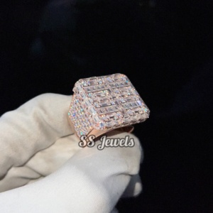 Anillo de campeón de lujo Lab Grown Baguette Diamonds Unisex Iced Hip Hop Pinky Championship Ring Chapado en oro Plata de ley para - Product Image 1