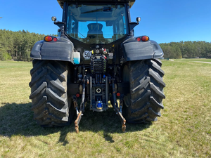 รถแทรกเตอร์ VALTRA N142 DIRECT คุณภาพสูง ขับเคลื่อน 4 ล้อ 75 แรงม้า สำหรับงานเกษตรกรรม รถแทรกเตอร์ล้อยางจากจีน ระบบขับเคลื่อน 4WD พร้อมชุดเกียร์และเครื่องยนต์ที่จำเป็น - Product Image 3