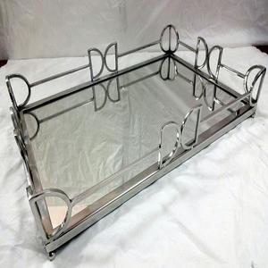 Plateau Rectangle en Métal et Verre Nouveau Design Décoration de Table Fantaisie Vente en Gros de Luxe Moderne Unique Dessert et Plateau de Nourriture en Inde - Product Image 5