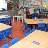 Ensemble de tables et de chaises de formation scolaire Mobilier de classe collaboratif pour la conférence de collaboration et la discussion de groupe