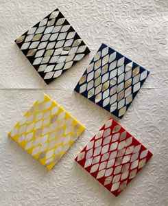 Posavasos de Resina con Incrustaciones de Nácar Brillante, Posavasos Ecológicos para Mesa, Tapetes y Almohadillas de Alta Calidad, Posavasos de Calidad de Exportación - Product Image 1