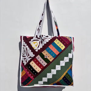 Venta al por mayor lote de algodón hecho a mano acolchado bolso de mano personalizado Patchwork impreso comestibles playa uso diario gran regalo para las mujeres - Product Image 1