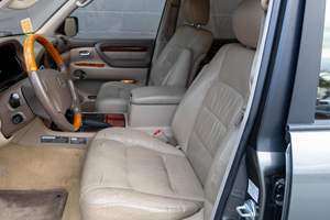 Lexus LX 470 del 2002, Usado, Sin Reserva, Color Verde Riverock, Motor V8, Tracción en las Cuatro Ruedas, Propiedad del Sur - Product Image 3