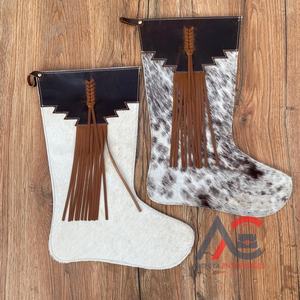 ถุงเท้าคริสต์มาสหนังแท้ทำมือคุณภาพพรีเมียมและหนังวัวสไตล์คาวบอย พร้อมพู่เรียบ ขนาดใหญ่ 16 นิ้ว สำหรับเทศกาลคริสต์มาส - Product Image 1