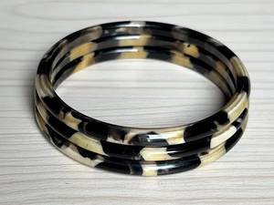 Pulseras de Cuerno de Búfalo Natural Pulido y Ecológico - Estilo Moderno de Crescent Crafts - Product Image 6