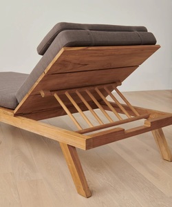 Chaise longue extérieure de qualité supérieure pour hôtels et centres de villégiature en bois de teck massif avec couleur naturelle et coussin imperméable - Product Image 3