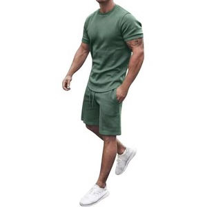Tenue décontractée de rue d'été pour hommes ensemble de deux pièces en gros avec short imprimé et t-shirts séchage rapide et respirant - Product Image 1