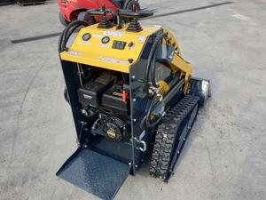 Envío Gratis Mini Cargadora de Orugas HT360 |   360 kg |   Altura de Elevación de 2.45 m |   Tracción de orugas |   Circuito de Martillo Hidráulico |   1.15 m de ancho - Product Image 3