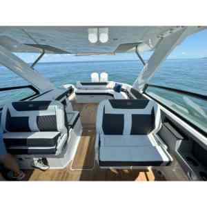 เรือหรู Cobalt R35 OB ปี 2024 พร้อมเครื่องยนต์นอกเรือ Mercury ถังเก็บน้ำ 10 แกลลอน รับประกัน 10 ปี - Product Image 3