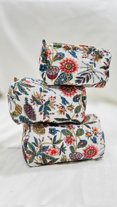 Beautiful Eco-Friendly Waterproof Vintage Floral Travel Makeup <b>Bag</b> Set Handmade Quilted <b>Large</b> Capacity Cosmetic Case with Zipper - Product Image 3