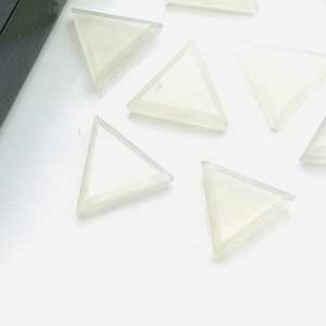 Piedra Lunar Gris Natural, Forma Triangular, Gema Suelta, Calidad 12 MM, Piedra para Joyería y Artesanía - Product Image 1