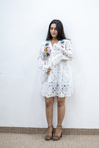 Robe en dentelle blanche brodée florale, style bohème, col en V, courte, toutes saisons, manches bouffantes, taille naturelle, écologique, décontractée, pour l'extérieur - Product Image 3