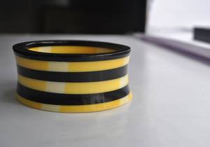 Bracelets en résine facettée éthérée par MS Handicraft - Design moderne, taille et impression personnalisables - Product Image 4