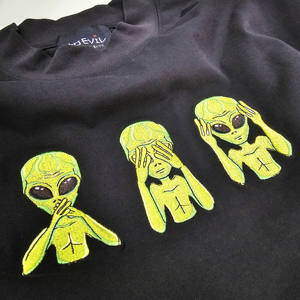 T-shirts personnalisés en coton organique à broderie lourde 300 GSM Épaule tombante surdimensionnée Maillot grande taille avec logo uni - Product Image 2