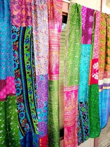 Cortina de retales hecha a mano multicolor Sari de seda antigua, cortina para puerta, ventana, decoración del hogar, cortina reciclada - Product Image 4