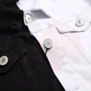 แจ็คเก็ตยีนส์ทรงทรัคเกอร์สำหรับผู้ชาย มีกระเป๋าหน้าอก ผ้าทนทาน ทรงทันสมัย ขายส่ง - Product Image 4