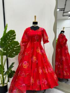 Top de Organza Tabby Trio étnico de lujo con Fancy Dori Latkan y Micro Liner Combinado con un Micro Algodón Elástico Plazo en barato - Product Image 2