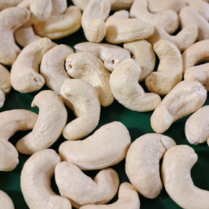 Prêt à expédier Kaju Badam noix noyaux noix de cajou WW240 SANTIGO noix de cajou OEM, ODM emballage - Product Image 1