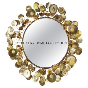 Cadre de miroir mural design en métal antique de qualité supérieure avec des tons de bronze luxueux défilements complexes pour des intérieurs haut de gamme - Product Image 1