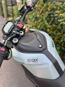 Nouveau vélo électrique Zero DS ZF14.4 Euro 5 2022, 3 700 miles, 22e immatriculation, moteur de moyeu arrière 36 V 15 Ah, batterie au lithium électronique à 6 vitesses - Product Image 3