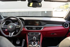 2020 R0 ME0 STE LVI0 Quad-rifoglio, Bajo Kilometraje, Motor en Buen Estado, Neumáticos R18, Listo para Enviar - Product Image 2