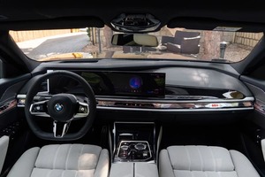BMW Serie 7 (G70) 740d xDrive 3.0d AT 286 hp 4WD Diésel/Gasolina, Sedán Usado en Excelentes Condiciones, Asientos de Cuero Blanco - Product Image 4