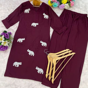 Ensemble Kurti et pantalon en coton artisanal de luxe Unity Luxure, tissu en coton pur doux avec imprimé motif d'éléphant - Product Image 2