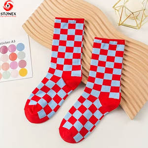 Chaussettes décontractées pour femmes en gros, chaussettes en coton respirantes antibactériennes à séchage rapide de haute qualité avec logo sur le corps - Product Image 6