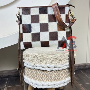 กระเป๋าถือดีไซน์หรูหราลายตารางพร้อมพู่ห้อย หนังวัวแท้ แบรนด์ดัง สำหรับผู้หญิง แฟชั่นยอดนิยม กระเป๋าสะพายข้างขายดี - Product Image 1