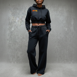 Conjunto de 2 Piezas para Mujer, Sudadera Corta con Capucha y Pantalones Jogger Acampanados, 100% Algodón, Color Sólido, Logotipo Personalizado Bordado, Ropa Urbana de Invierno - Product Image 1