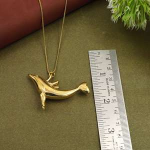 Collier pendentif dauphin doré, bijoux animaux marins, pendentif minimaliste vie marine, cadeau - Product Image 2