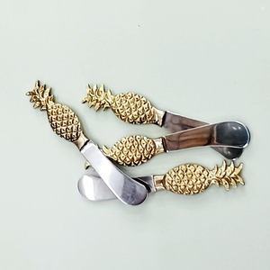 ชุดสเปรดเดอร์ชีสด้ามจับสับปะรดทองเหลืองเคลือบเงาสีทอง - Product Image 3