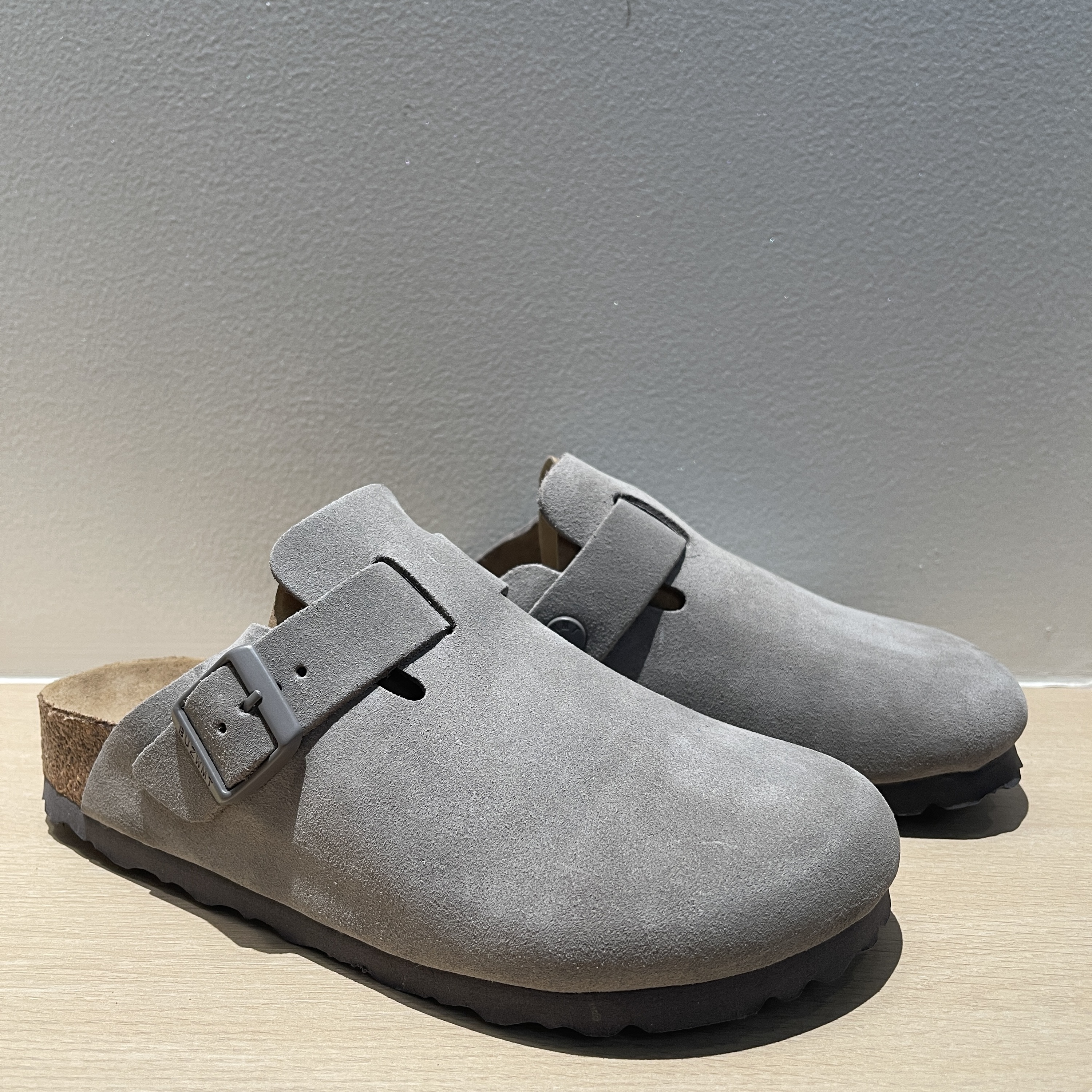 Gris foncé