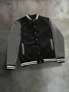 Premium invierno acolchado clásico Varsity chaqueta Unisex negro 100% algodón Cuerpo gris mangas rayas costilla puños bajo MOQ personalizado - Product Image 2