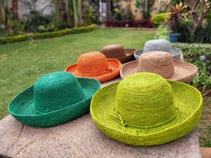 Gorros de playa de rafia de ganchillo a la moda hechos a mano con diferente color para mujer hechos en Madagascar 12 cm de Ala - Product Image 3