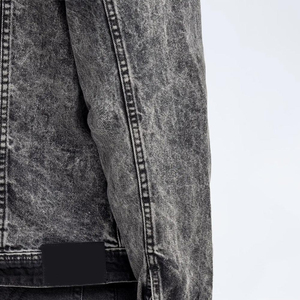 Veste en jean d'hiver sur mesure en gros pour hommes, position du logo sur le devant réglable, streetwear en coton, couleur et logo personnalisés - Product Image 3