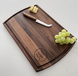 Tabla de cortar de madera natural de diseño de tendencia con mango Tabla de cortar de color natural para tablas de verduras y queso - Product Image 3