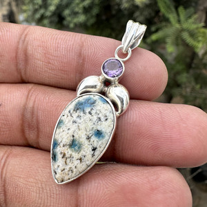 จี้ห้อยคอทรงหยดน้ำประดับด้วยแจสเปอร์ K2 สีม่วงธรรมชาติ ตัวเรือนเงินแท้ 925 สไตล์โบฮีเมียน ทำด้วยมือ เหมาะสำหรับเป็นของขวัญสำหรับงานปาร์ตี้ - Product Image 4