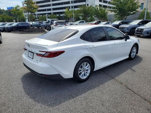 Toyota Camry LE 2025, Tracción Delantera, Automático, Volante a la Izquierda, Interior Oscuro, Asientos de Cuero, Combustible Híbrido, Neumáticos R17, Asientos de Tela, Euro VI - Product Image 6
