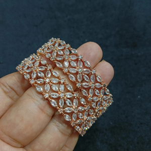 กำไลเพชรสไตล์คลาสสิกแบบอเมริกันกำไลชุบเงินและเพทายทรงลูกบาศก์แบบดั้งเดิมและทันสมัยสำหรับผู้หญิงและเด็กผู้หญิง - Product Image 1