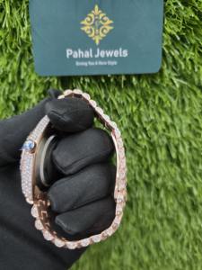 Reloj de Hombre de Lujo con Incrustaciones de Diamantes Moissanite VVS Brillantes y Esfera con Números Romanos - Product Image 5