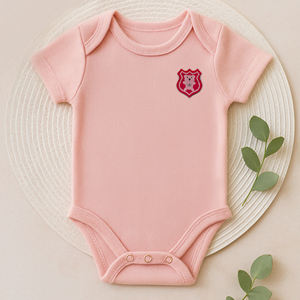 ป้ายทอสั่งทำพิเศษ คุณภาพพรีเมียม ราคาประหยัด ป้ายผ้าส่วนตัวสำหรับธุรกิจ สินค้า DIY และป้ายที่เป็นมิตรต่อผิว ป้ายเย็บติดเสื้อผ้า - Product Image 1