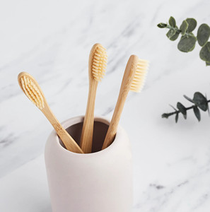 Brosse à dents en bambou avec logo personnalisé, prix le plus bas - Product Image 3