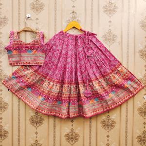 Conjunto de Lehenga Choli Rosa Ajrakh para Niñas |   Vestido Largo de Poliéster de Secado Rápido para Niñas, Ideal para Bodas y Fiestas - Product Image 1